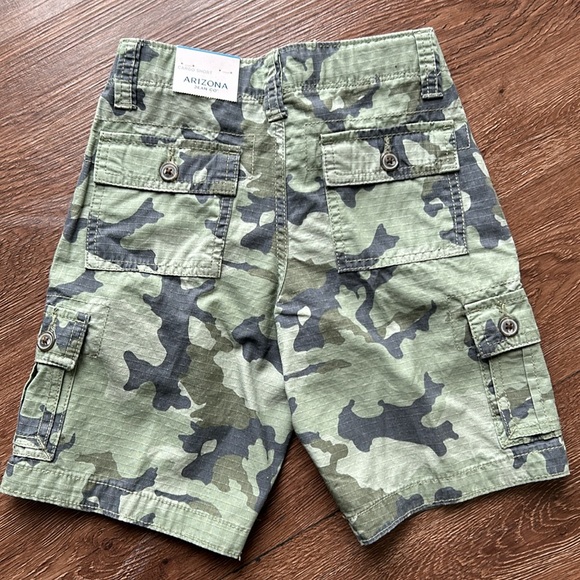 Boys short age 6 years old - Picture 2 of 6